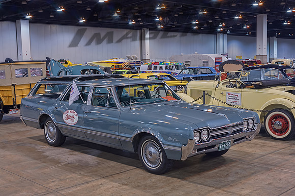 1966 Oldsmobile Vista Cruiser Station Wagon - 1