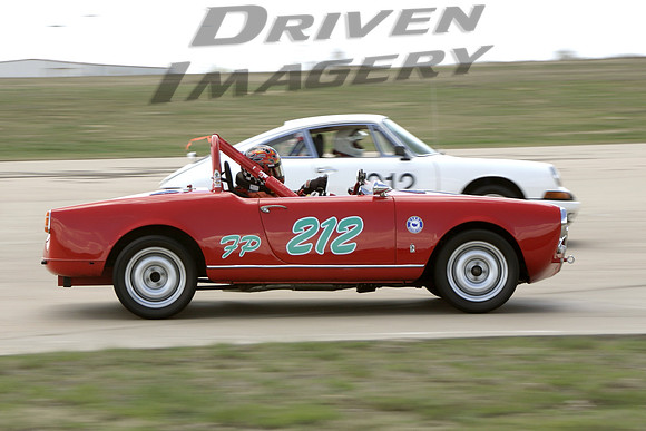 Ralph Viet #212 1957 Alfa Romeo Spider - Andy Keller #912 1967 Porsche 912