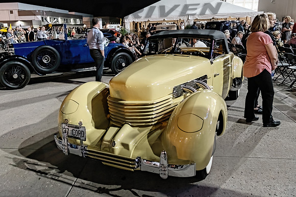 1937 Cord Supercharged Cabriolet - 10