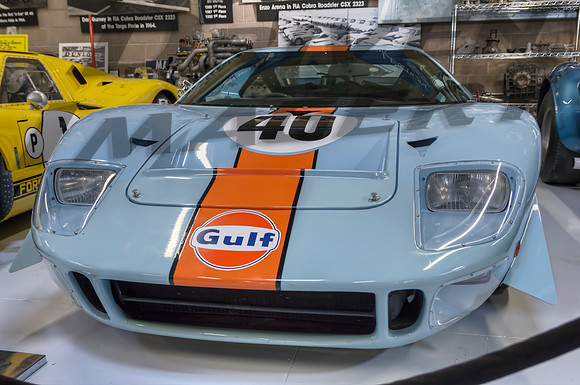 1968 Ford GT40 P-1074 Gulf - 3