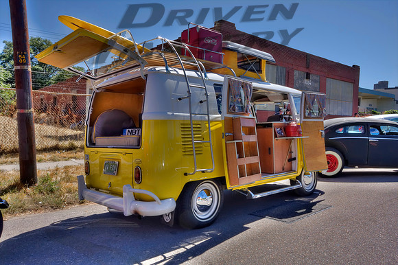 VW Bus - Rear Quarter
