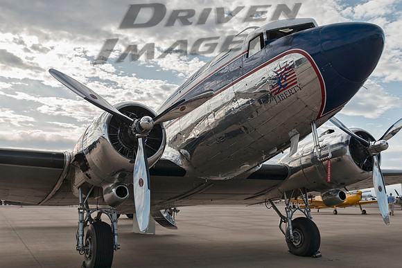 1942 Douglas DC-3 'Legend Airways' - 3