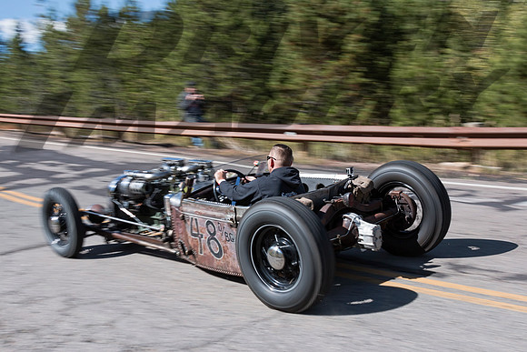 48 Brian Thomas - Packard Supercharged Straight 8 Roadster - 4