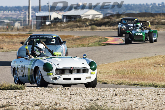 31 Jonathan Lane - 1966 MG MGB - 3