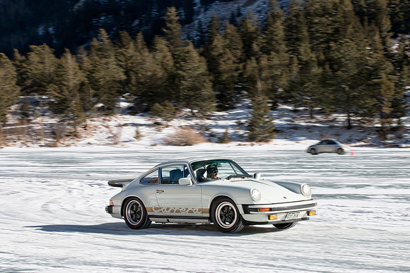 Porsche 911 Carrera - White & Gold - 18