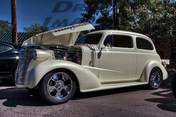 1938 Chevrolet Master Delux Sedan - Side